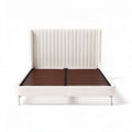 Letto matrimoniale in tessuto bianco con testiera alta e doghe in legno 200 x 160 x 100cm